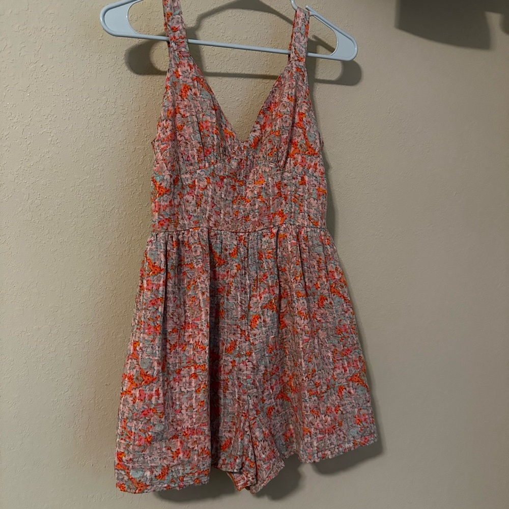 3/$20 ✨- American Eagle Floral Sleeveless Romper